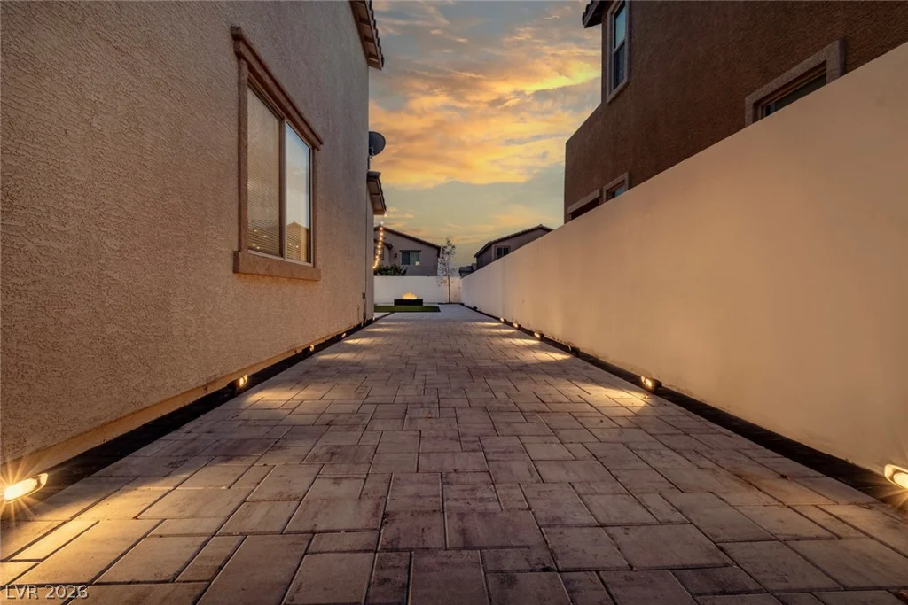 1013 Cliff Castle, North Las Vegas, NV 89081
