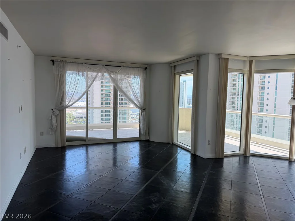 2747 Paradise, Las Vegas, NV 89109