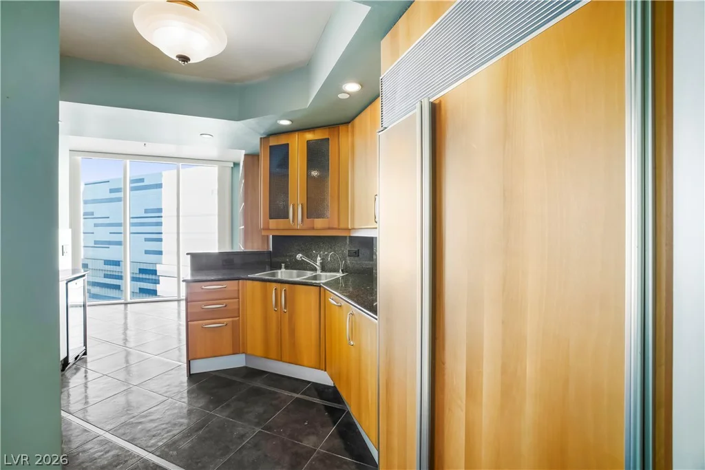 2747 Paradise, Las Vegas, NV 89109