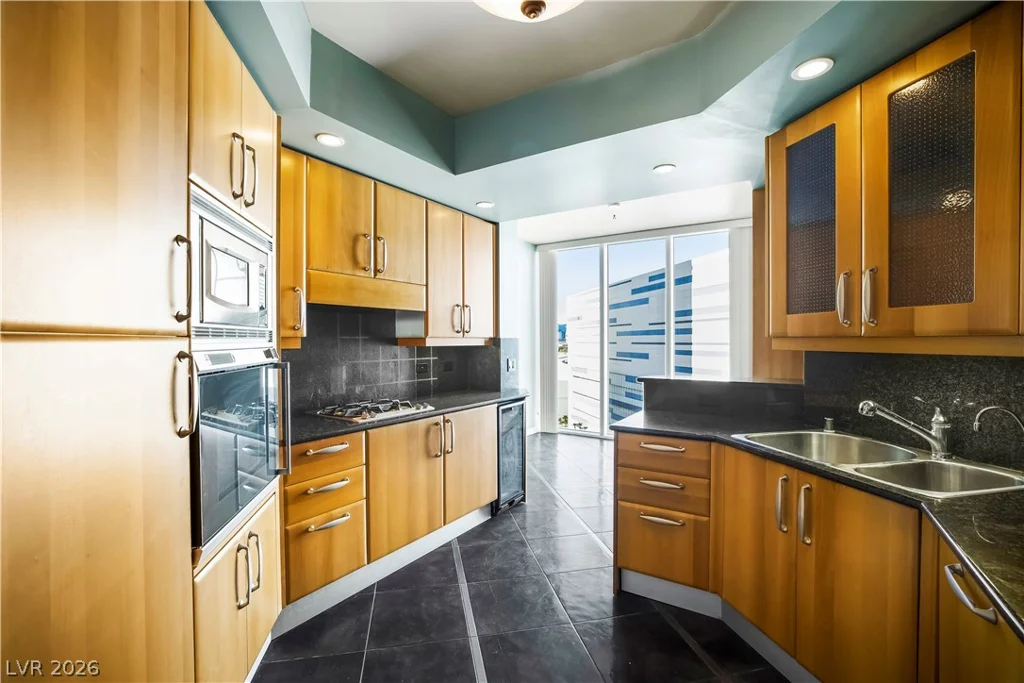 2747 Paradise, Las Vegas, NV 89109