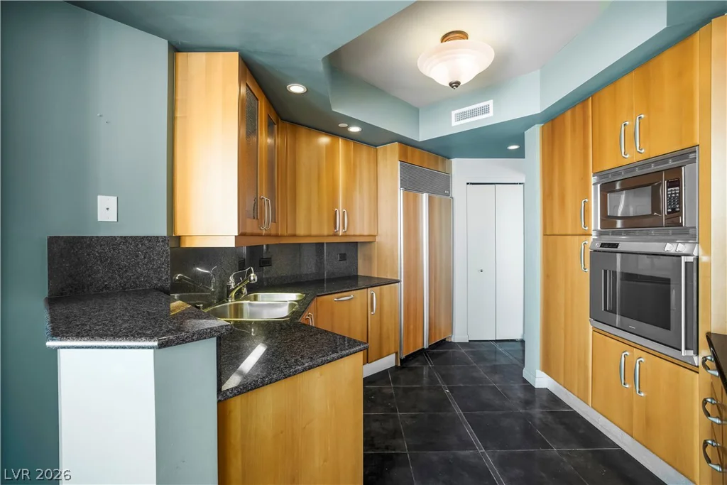 2747 Paradise, Las Vegas, NV 89109