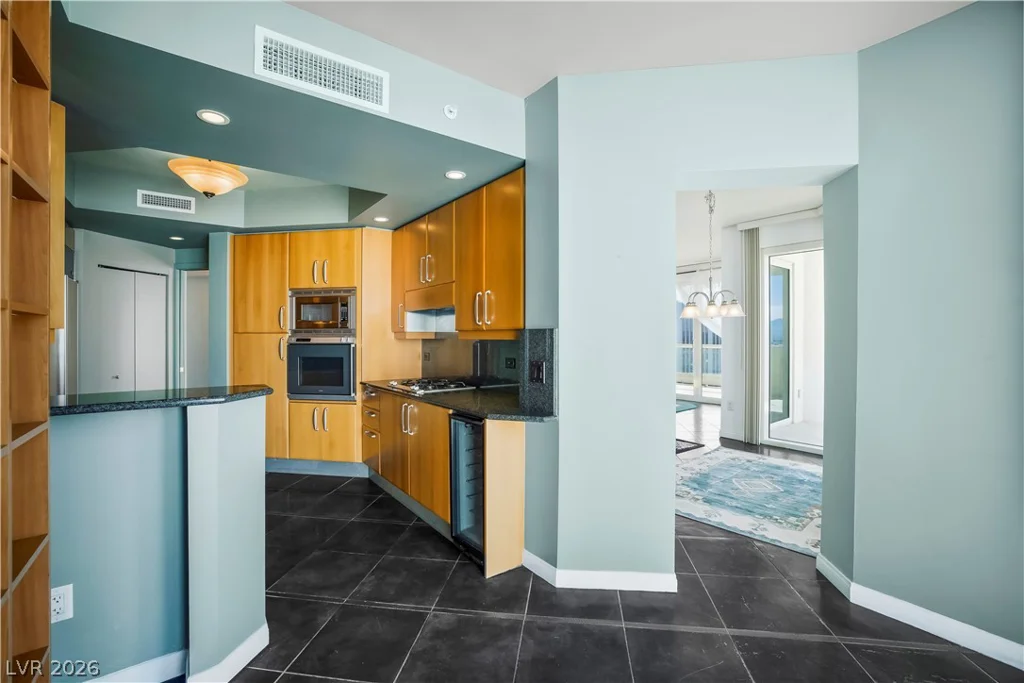 2747 Paradise, Las Vegas, NV 89109