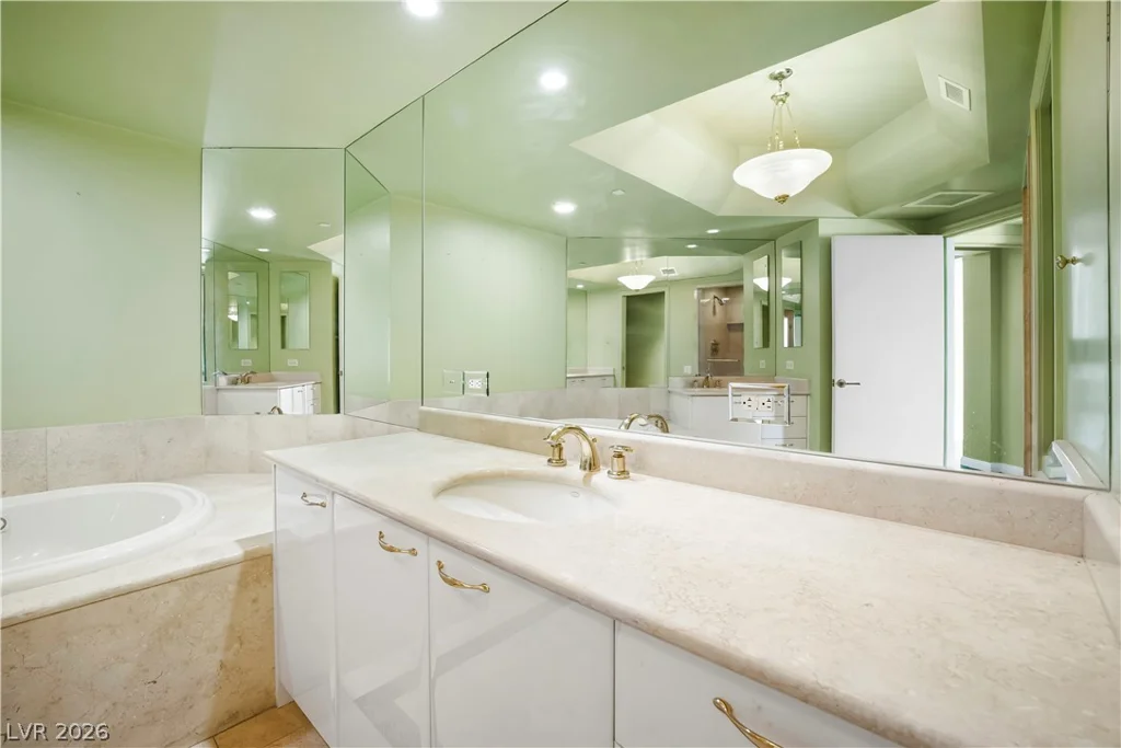 2747 Paradise, Las Vegas, NV 89109
