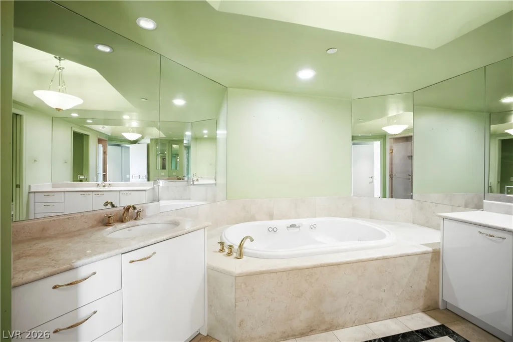 2747 Paradise, Las Vegas, NV 89109