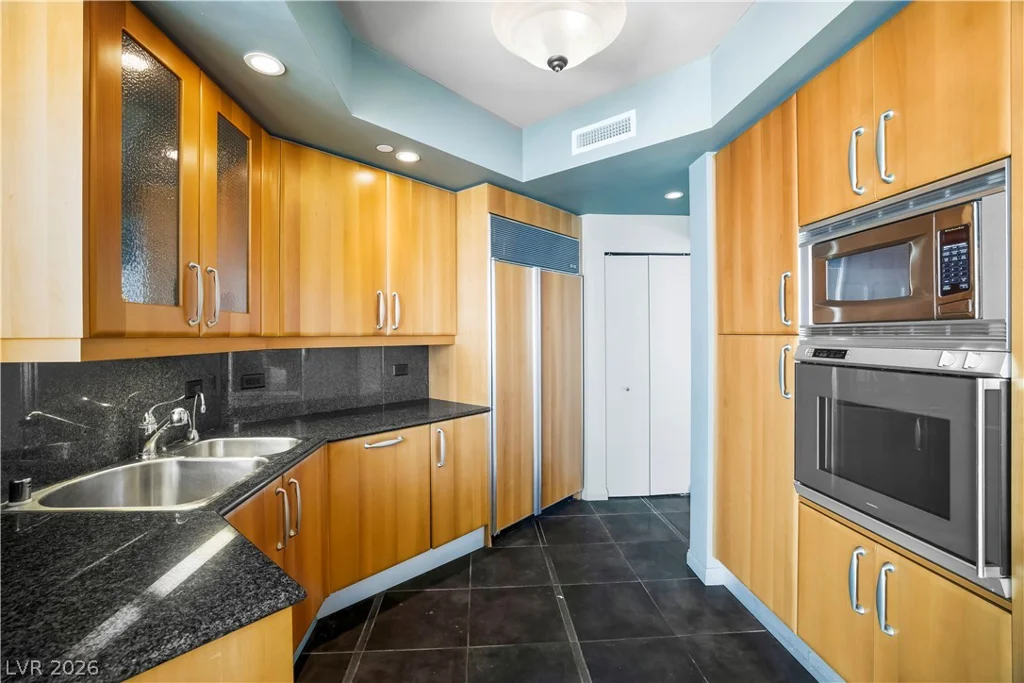 2747 Paradise, Las Vegas, NV 89109