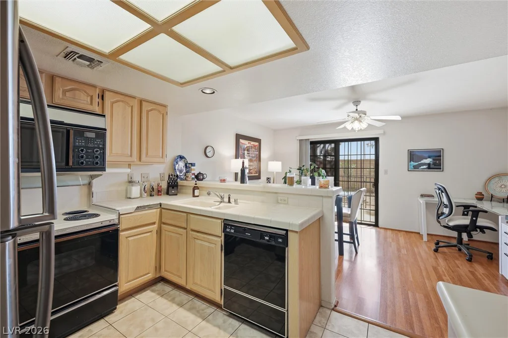 2851 Valley View, Las Vegas, NV 89102