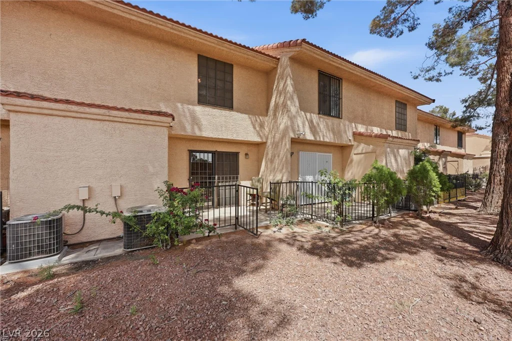 2851 Valley View, Las Vegas, NV 89102