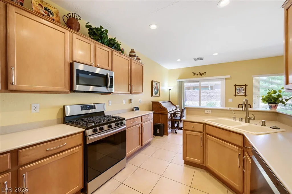 7737 Broadwing, North Las Vegas, NV 89084