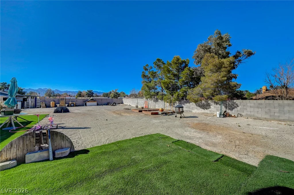 4424 Shady Hollow, North Las Vegas, NV 89031