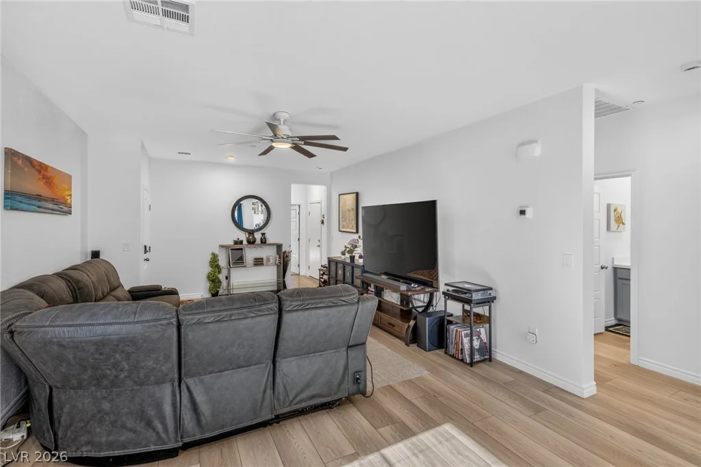 9649 Peggy Publow, Las Vegas, NV 89143