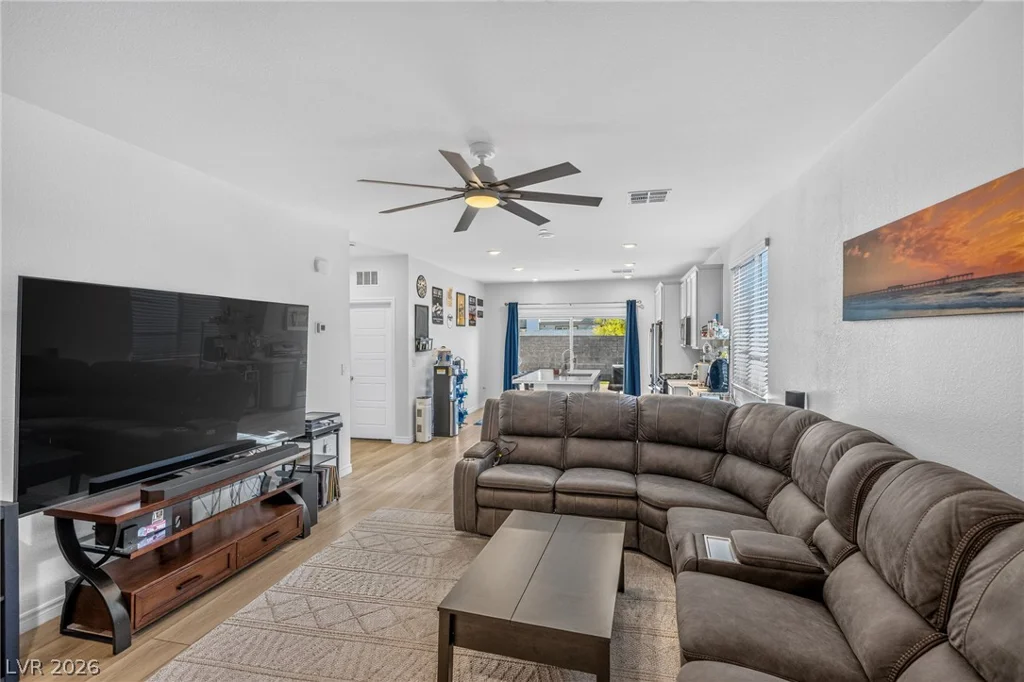 9649 Peggy Publow, Las Vegas, NV 89143
