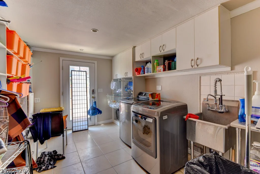 1818 Waldman, Las Vegas, NV 89102