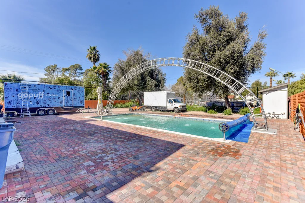 1818 Waldman, Las Vegas, NV 89102