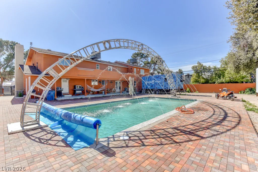 1818 Waldman, Las Vegas, NV 89102