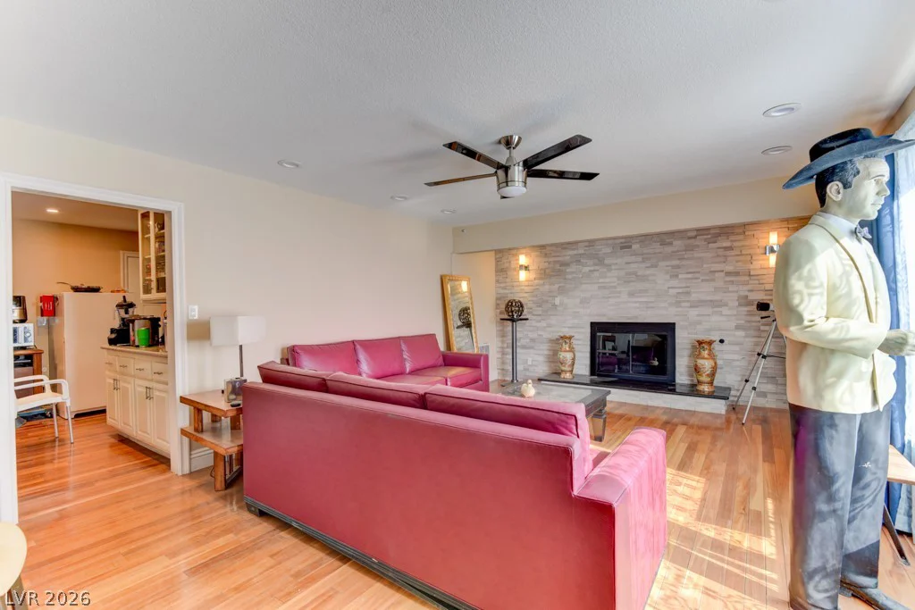 1818 Waldman, Las Vegas, NV 89102