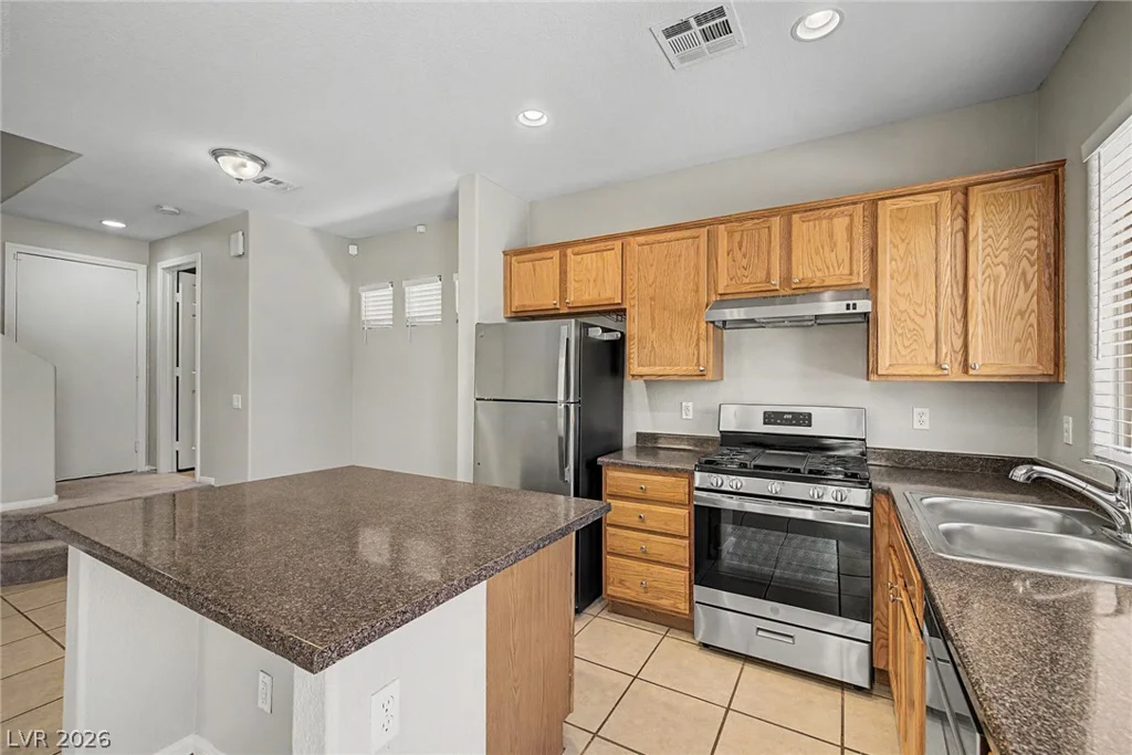 8284 Harvest Spring, Las Vegas, NV 89143