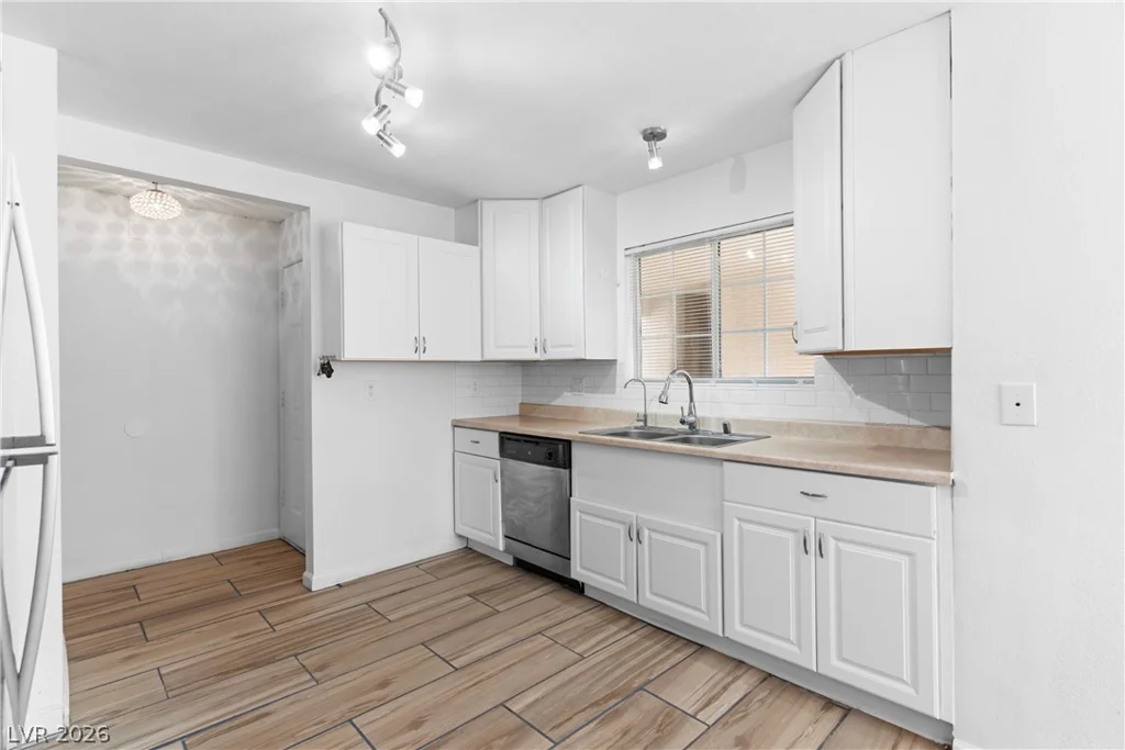 2200 Fort Apache, Las Vegas, NV 89117