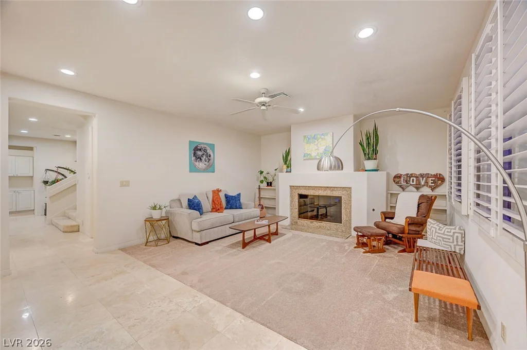 7995 Rio Rico, Las Vegas, NV 89113
