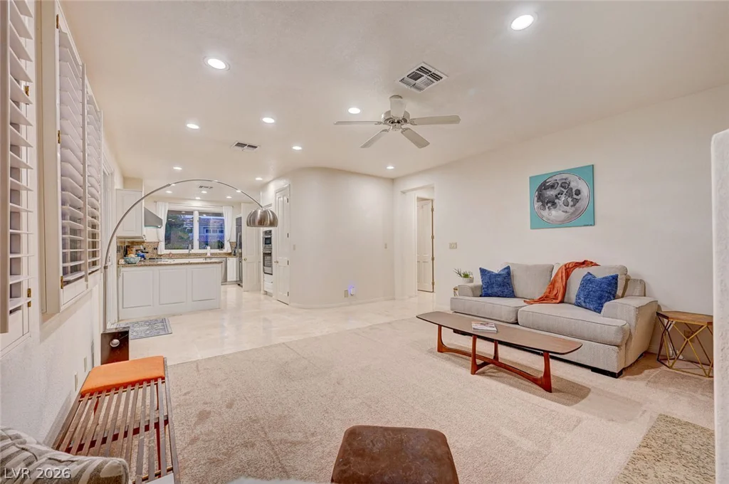 7995 Rio Rico, Las Vegas, NV 89113