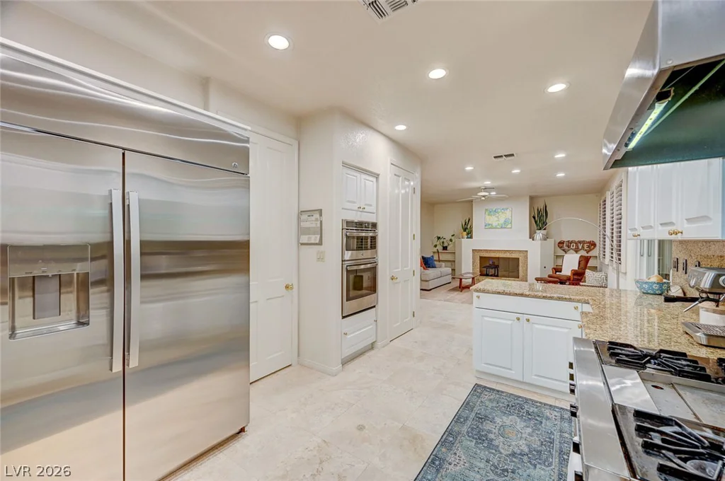 7995 Rio Rico, Las Vegas, NV 89113