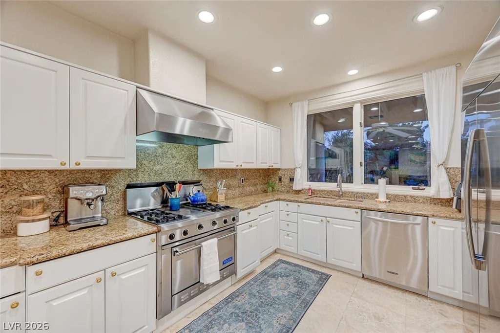 7995 Rio Rico, Las Vegas, NV 89113