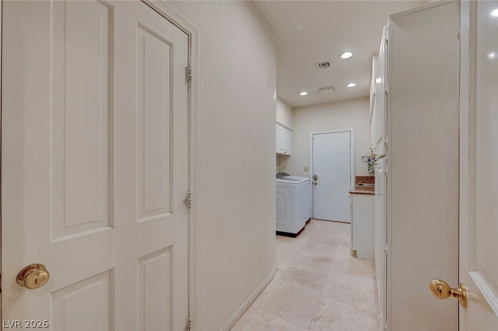 7995 Rio Rico, Las Vegas, NV 89113