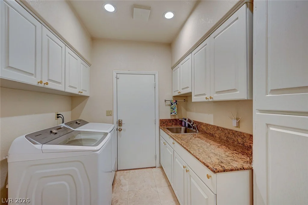 7995 Rio Rico, Las Vegas, NV 89113