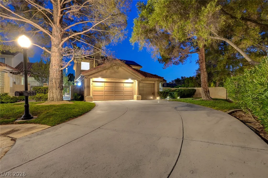 7995 Rio Rico, Las Vegas, NV 89113