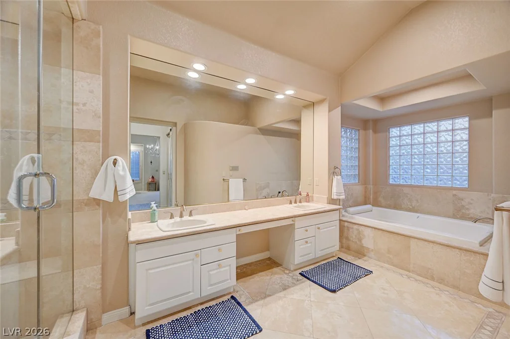 7995 Rio Rico, Las Vegas, NV 89113