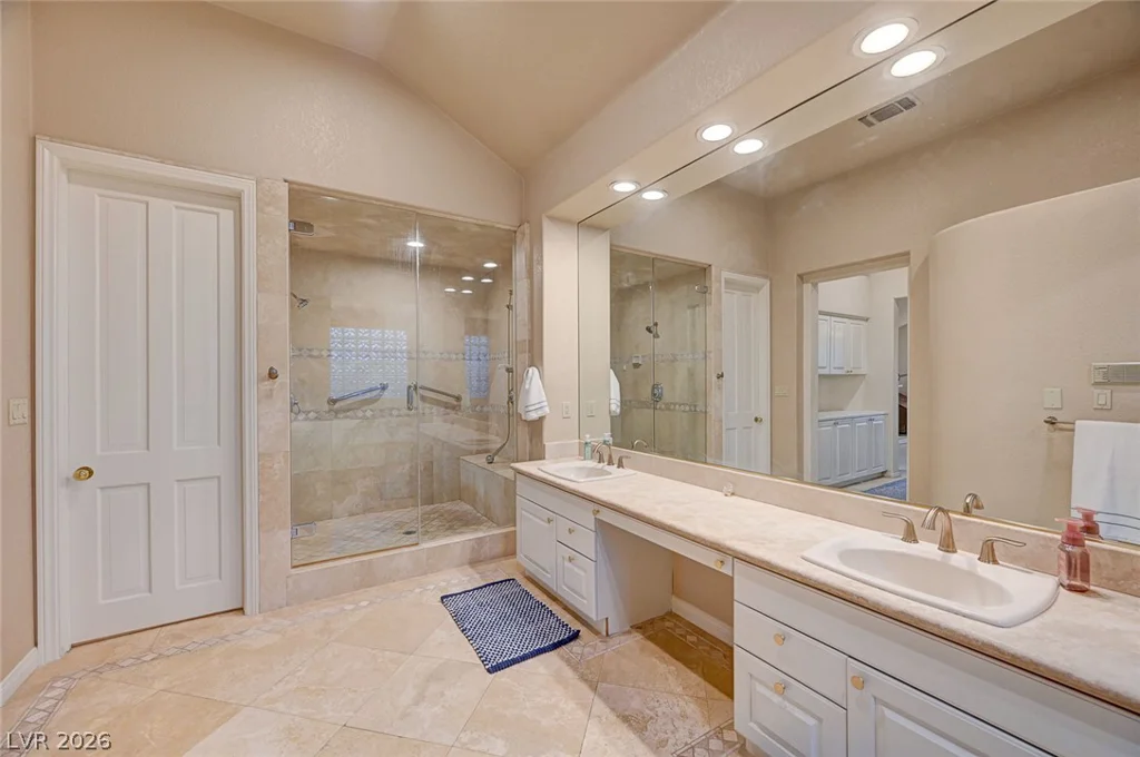 7995 Rio Rico, Las Vegas, NV 89113