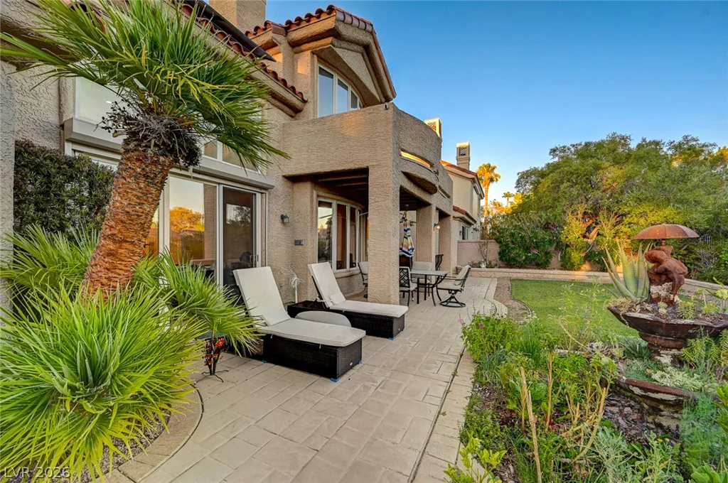 7995 Rio Rico, Las Vegas, NV 89113