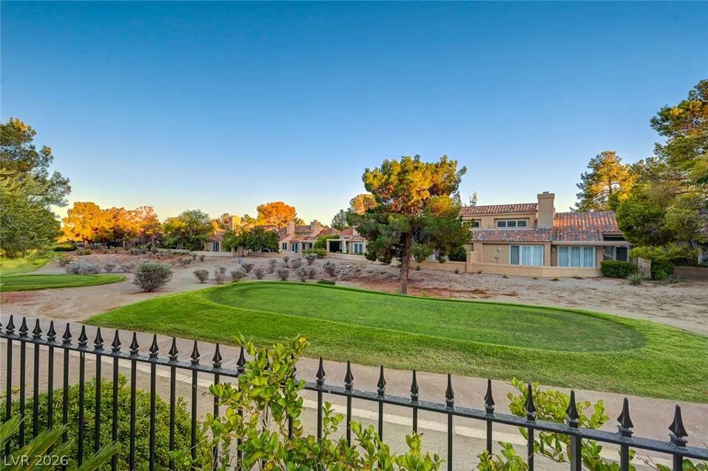 7995 Rio Rico, Las Vegas, NV 89113