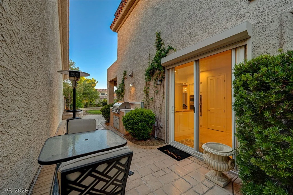 7995 Rio Rico, Las Vegas, NV 89113