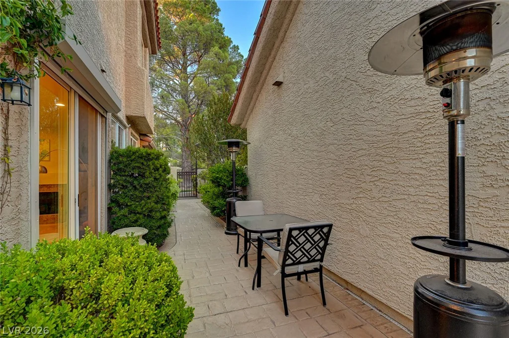 7995 Rio Rico, Las Vegas, NV 89113