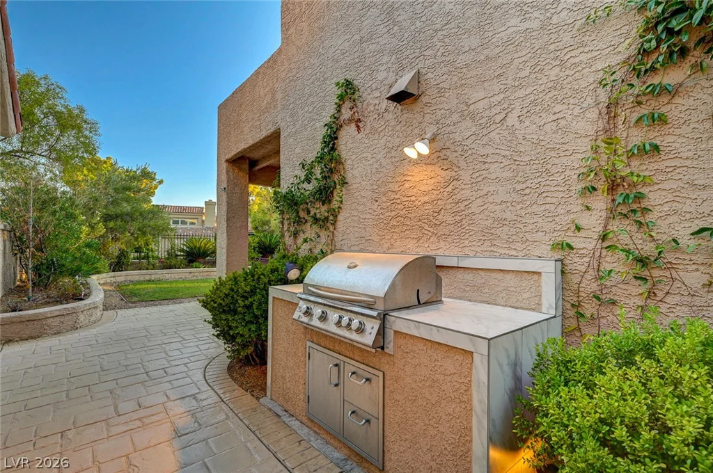7995 Rio Rico, Las Vegas, NV 89113