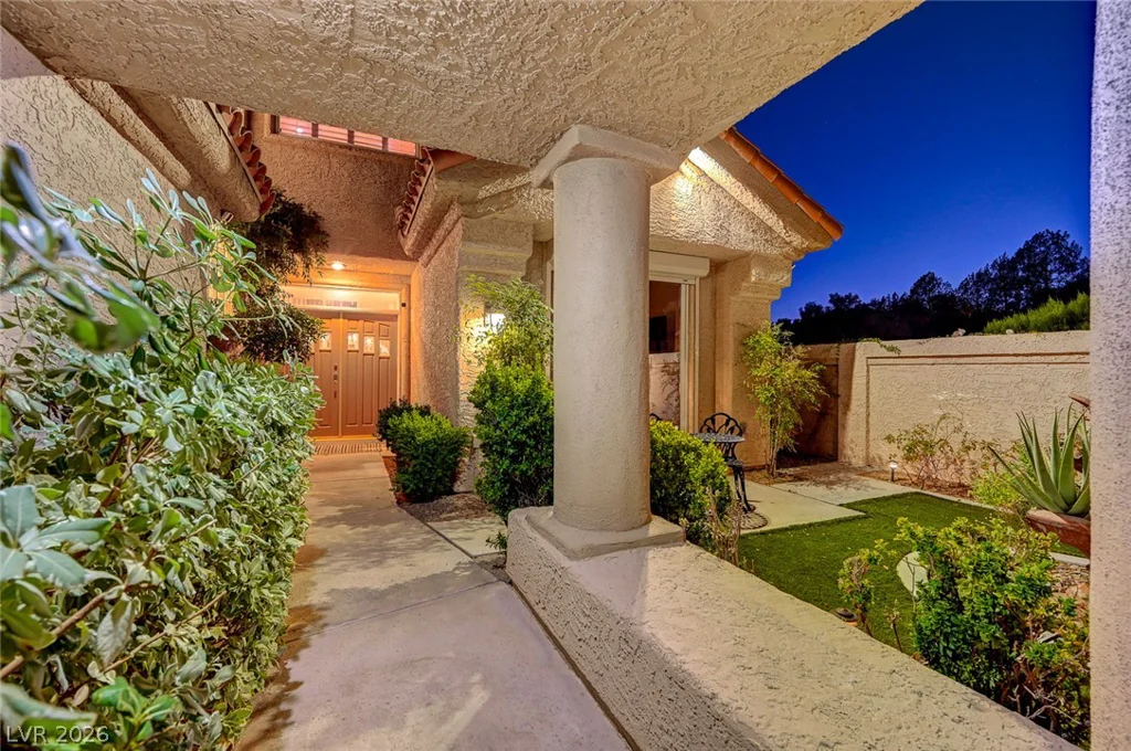 7995 Rio Rico, Las Vegas, NV 89113