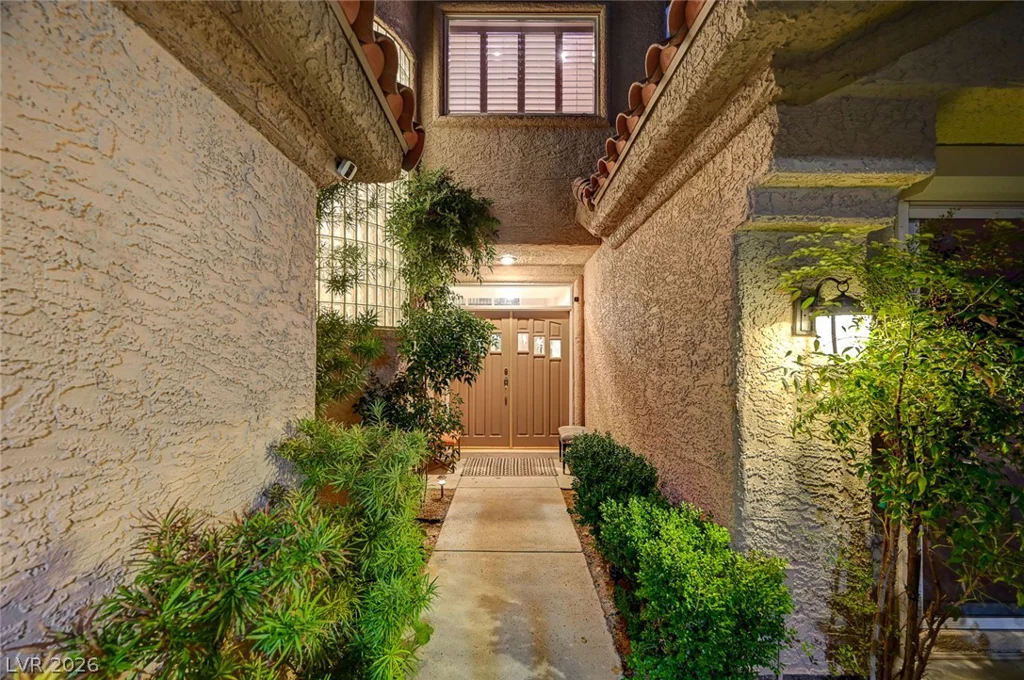 7995 Rio Rico, Las Vegas, NV 89113