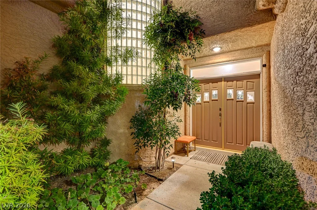 7995 Rio Rico, Las Vegas, NV 89113