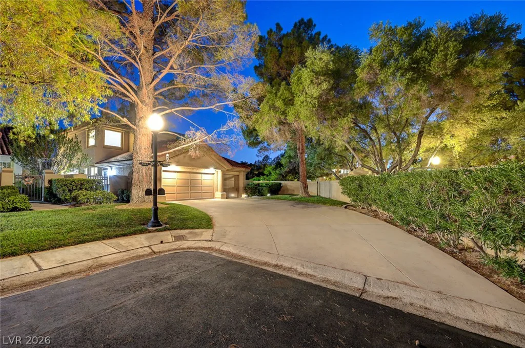 7995 Rio Rico, Las Vegas, NV 89113