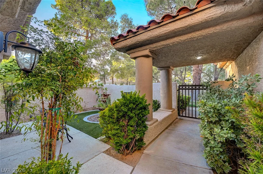 7995 Rio Rico, Las Vegas, NV 89113