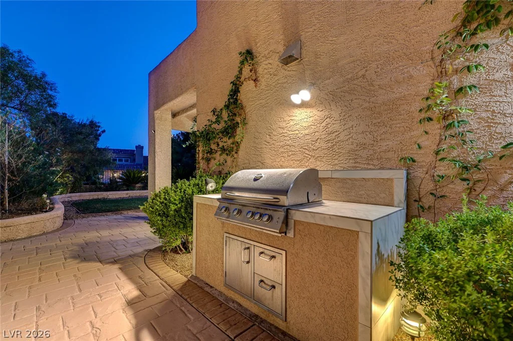 7995 Rio Rico, Las Vegas, NV 89113