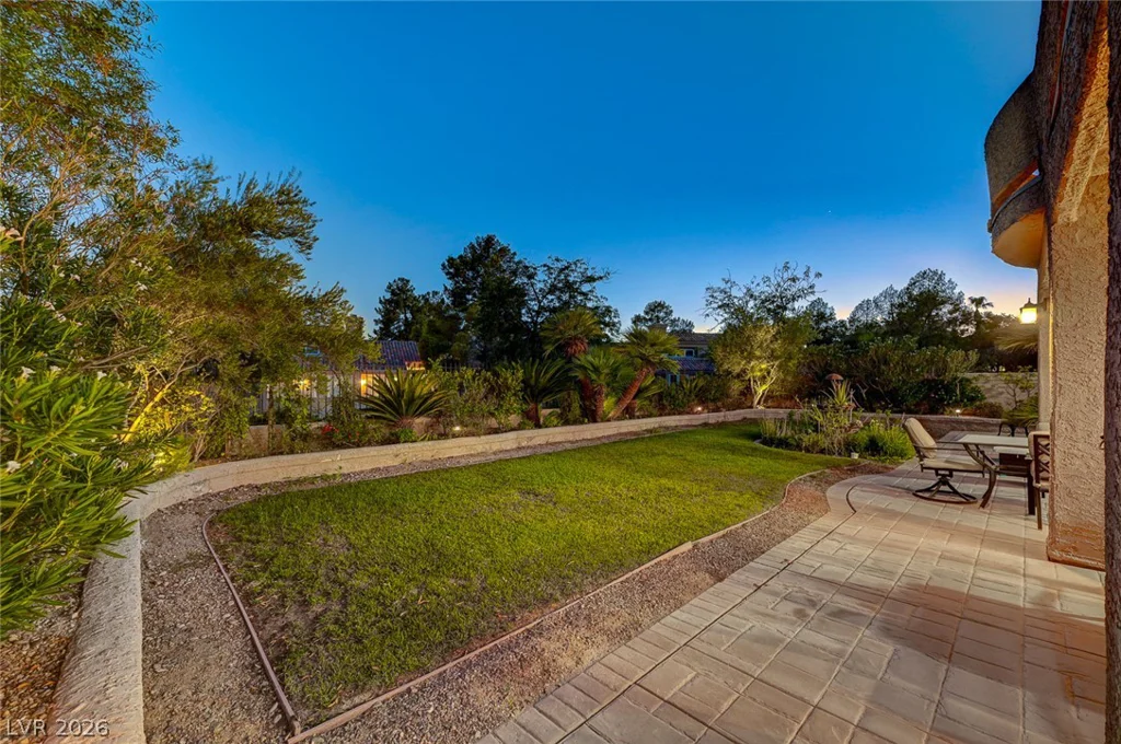 7995 Rio Rico, Las Vegas, NV 89113