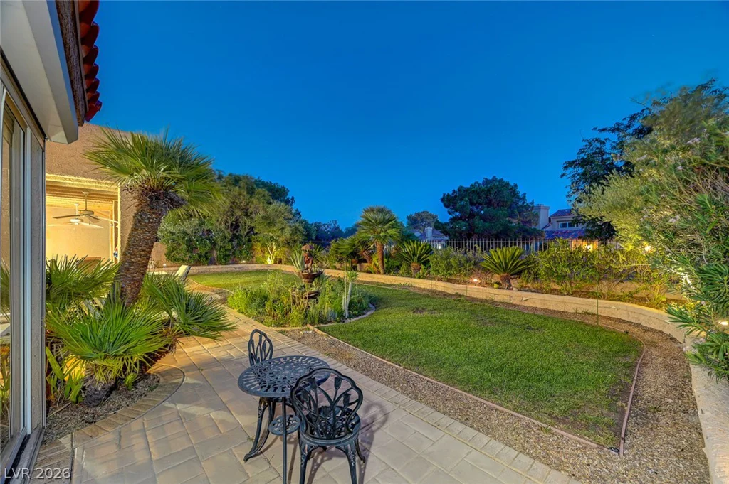 7995 Rio Rico, Las Vegas, NV 89113