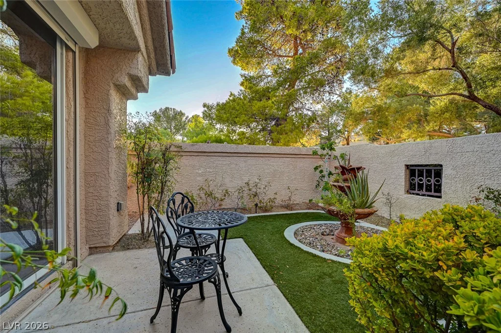 7995 Rio Rico, Las Vegas, NV 89113