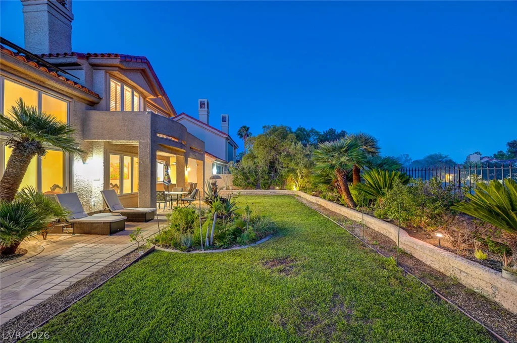 7995 Rio Rico, Las Vegas, NV 89113