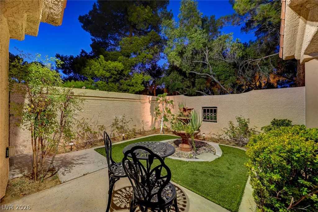 7995 Rio Rico, Las Vegas, NV 89113