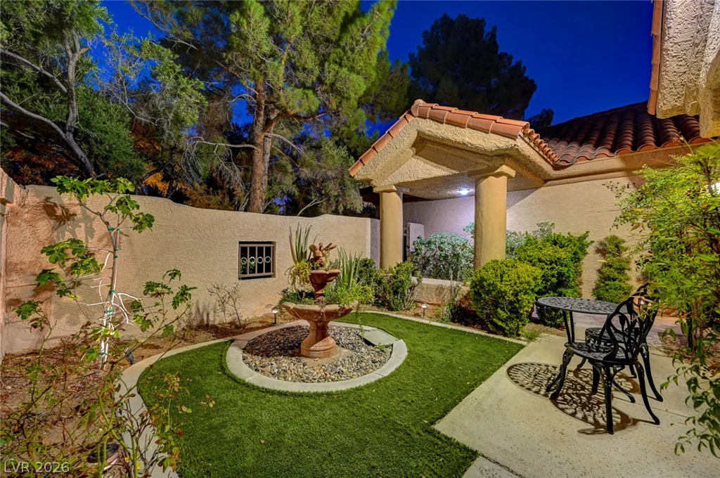 7995 Rio Rico, Las Vegas, NV 89113