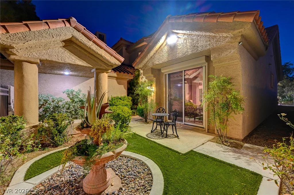 7995 Rio Rico, Las Vegas, NV 89113