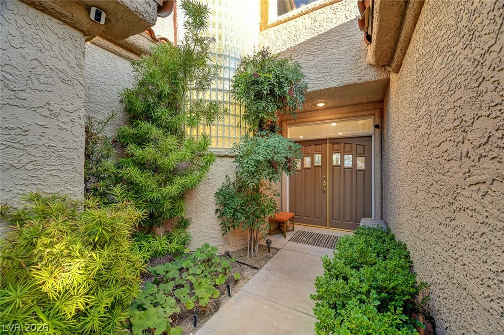7995 Rio Rico, Las Vegas, NV 89113
