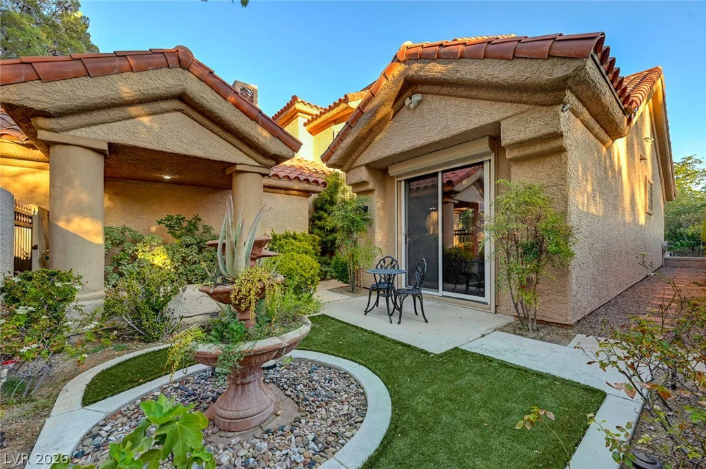 7995 Rio Rico, Las Vegas, NV 89113